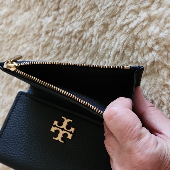 NWOT Tory Burch Kira Black Leather Tri-fold Wallet 🖤💛🎁 - Picture 12 of 16